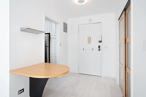 Studio, 1 bath, 579 sqft, $3,500, Unit 8U