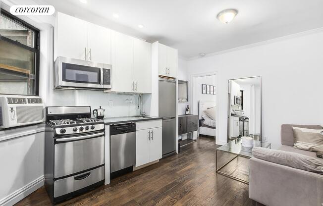 256 W 15 ST