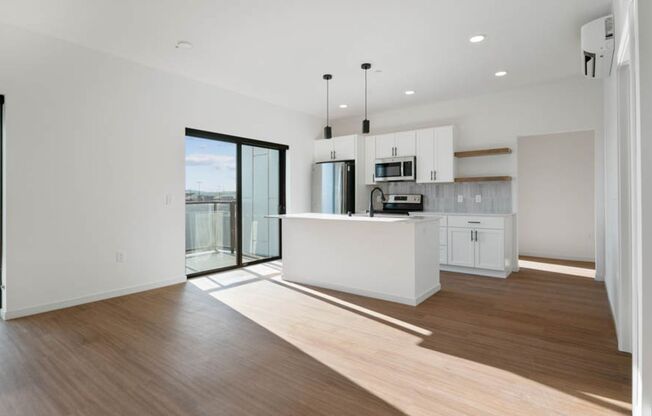 2 beds, 2 baths, 966 sqft, $2,600, Unit 418
