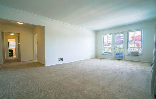 8551-8561 Holloway Dr