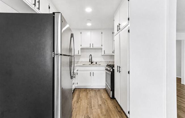 2 beds, 1 bath, 750 sqft, $1,698, Unit 209