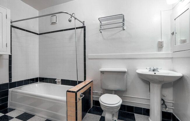 1 bed, 1 bath, 860 sqft, $1,700, Unit 01