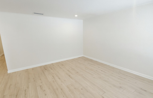 8 beds, 3 baths, $10,400, Unit House