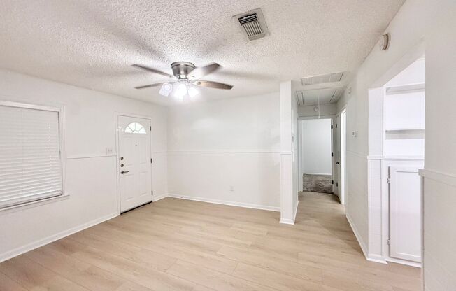 Adorable 2/1/1 Cottage in Angleton!!