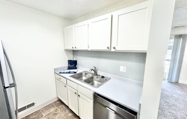 2 beds, 1 bath, 970 sqft, $1,275, Unit 44 PR