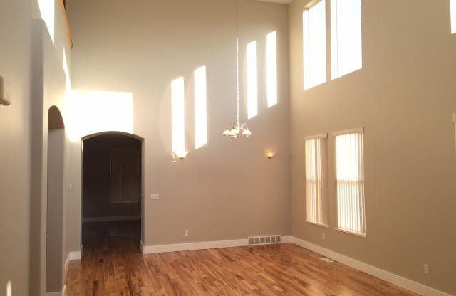 Beautiful 4 Bd 2.5 Bath Home in Sandy