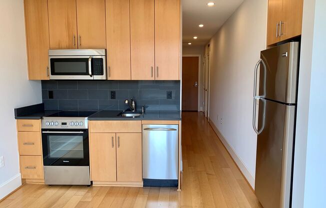 1 bed, 1 bath, $2,550, Unit 806