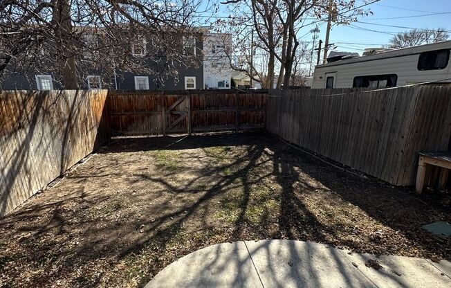Charming 2BR house, fenced yards, exposed brick, open feel, great location! (Hooker)