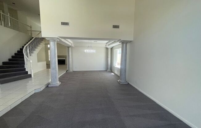 FANTASTIC SPACIOUS HOME LOCATED IN GATED COMMUNITY -CENTRALLY LOCATED!
