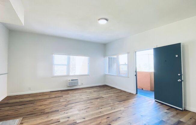 1957 Frank St / 2519 Virginia Ave