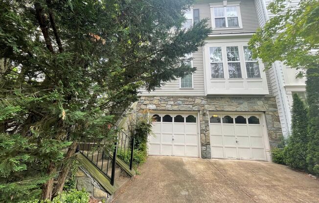 Three Bedroom Townhouse on Eisenhower Avenue, Alexandria