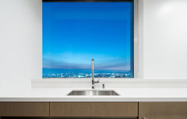 2 beds, 2.5 baths, 1,720 sqft, $6,500