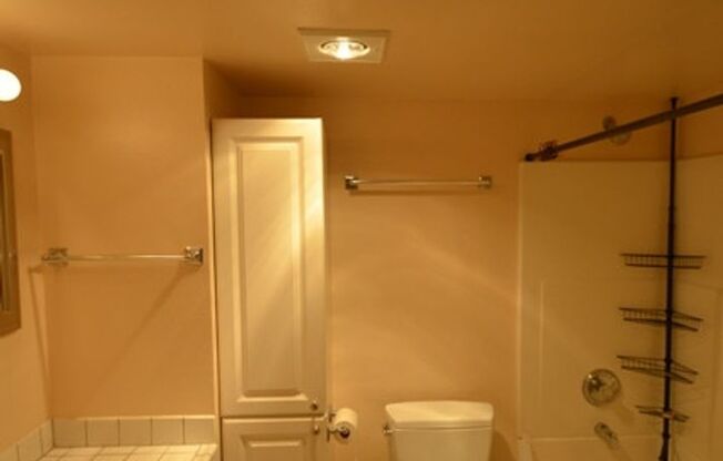 1 bed, 1 bath, $1,925, Unit Unit #E-308