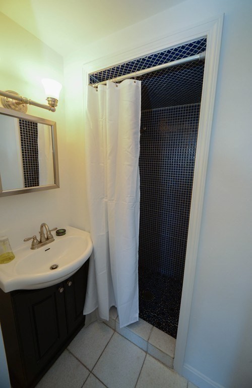 2 beds, 2 baths, 937 sqft, $5,500, Unit 63