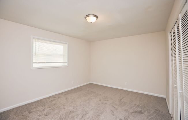2 beds, 1 bath, $1,050, Unit 2157 Lenox Rd C7