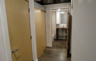 Studio, 1 bath, 610 sqft, $900, Unit 110-305