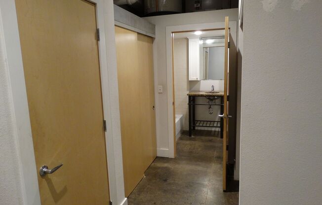 Studio, 1 bath, 610 sqft, $850, Unit 110-205