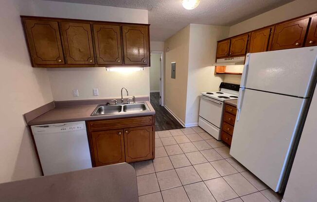 1 bed, 1 bath, $875, Unit B-13