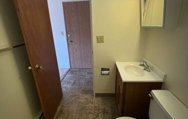 Studio, 1 bath, 300 sqft, $550, Unit 11