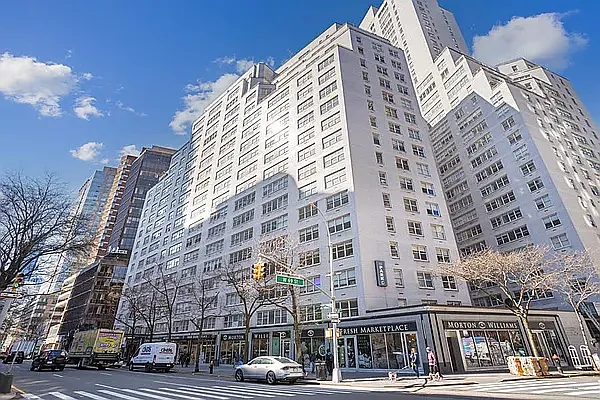 Studio, 1 bath, $5,250, Unit 933