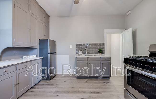 2123 N SHERIDAN AVE