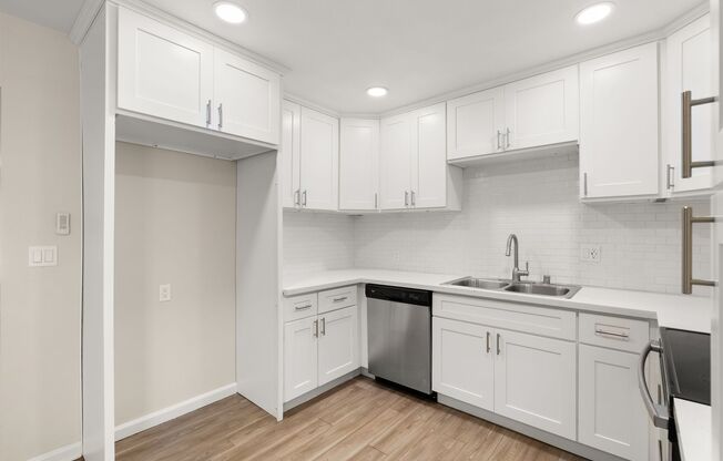 3 beds, 2 baths, 1,250 sqft, $2,800, Unit 101