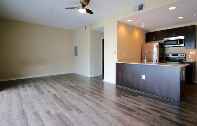 Studio, 1 bath, 412 sqft, $1,195, Unit APT 220