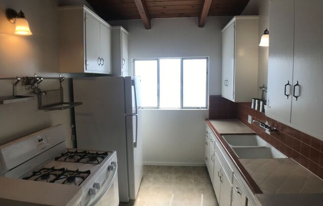 1 bed, 1 bath, 700 sqft, $2,695