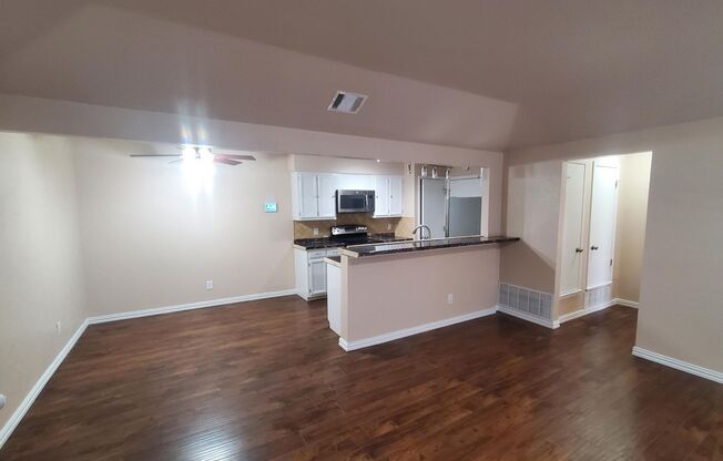 3 beds, 2 baths, $1,625, Unit # #B