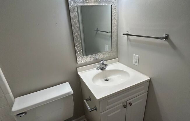 1 bed, 1 bath, 616 sqft, $878, Unit 38