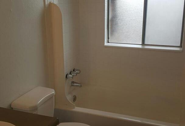 Studio, 1 bath, 600 sqft, $1,275