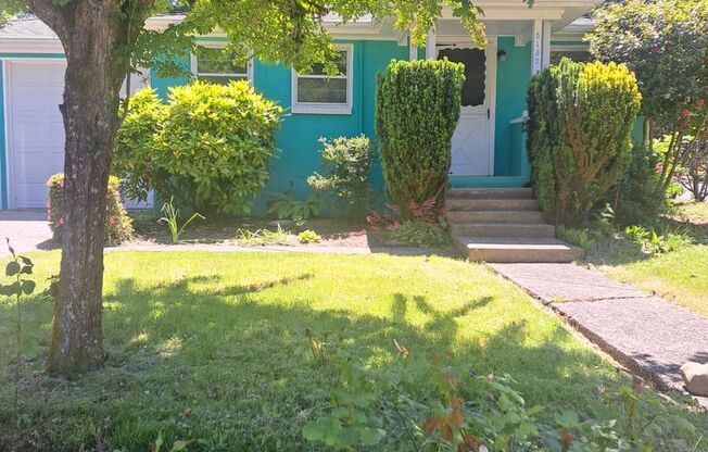 Cozy Home - Updated 2 bedroom with 2 car garage - Pet friendly !
