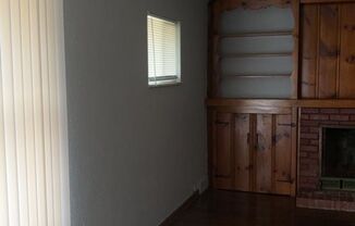 3 beds, 1 bath, $950