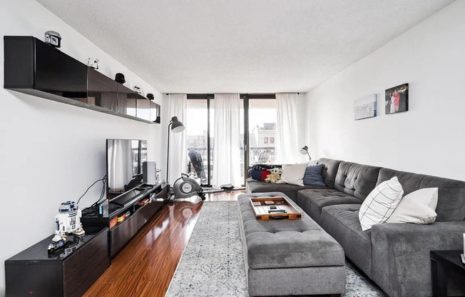 241 S 6th St