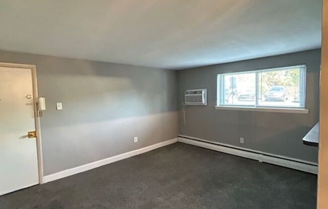 1 bed, 1 bath, 550 sqft, $1,240, Unit I02