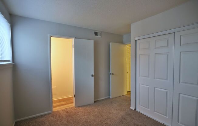 2 beds, 1.5 baths, 920 sqft, $875, Unit 1420 West Glen Avenue Apt 302