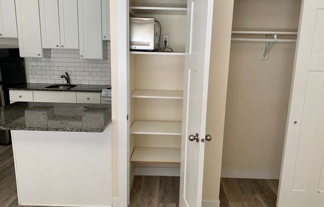 Studio, 1 bath, $725, Unit 14