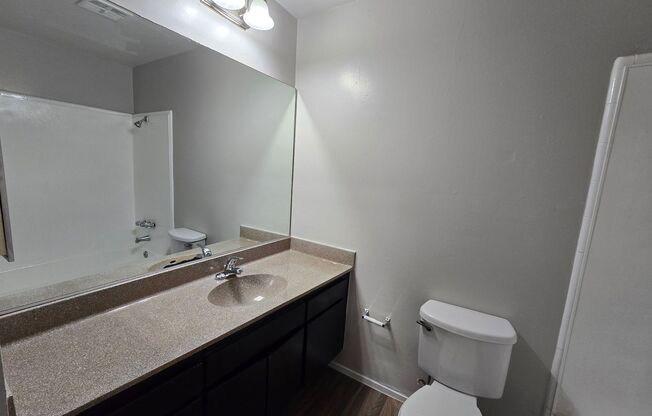 2 beds, 1.5 baths, 992 sqft, $1,350, Unit 900B