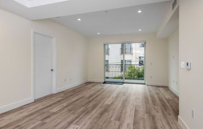 2 beds, 2 baths, 1,299 sqft, $4,250, Unit 204