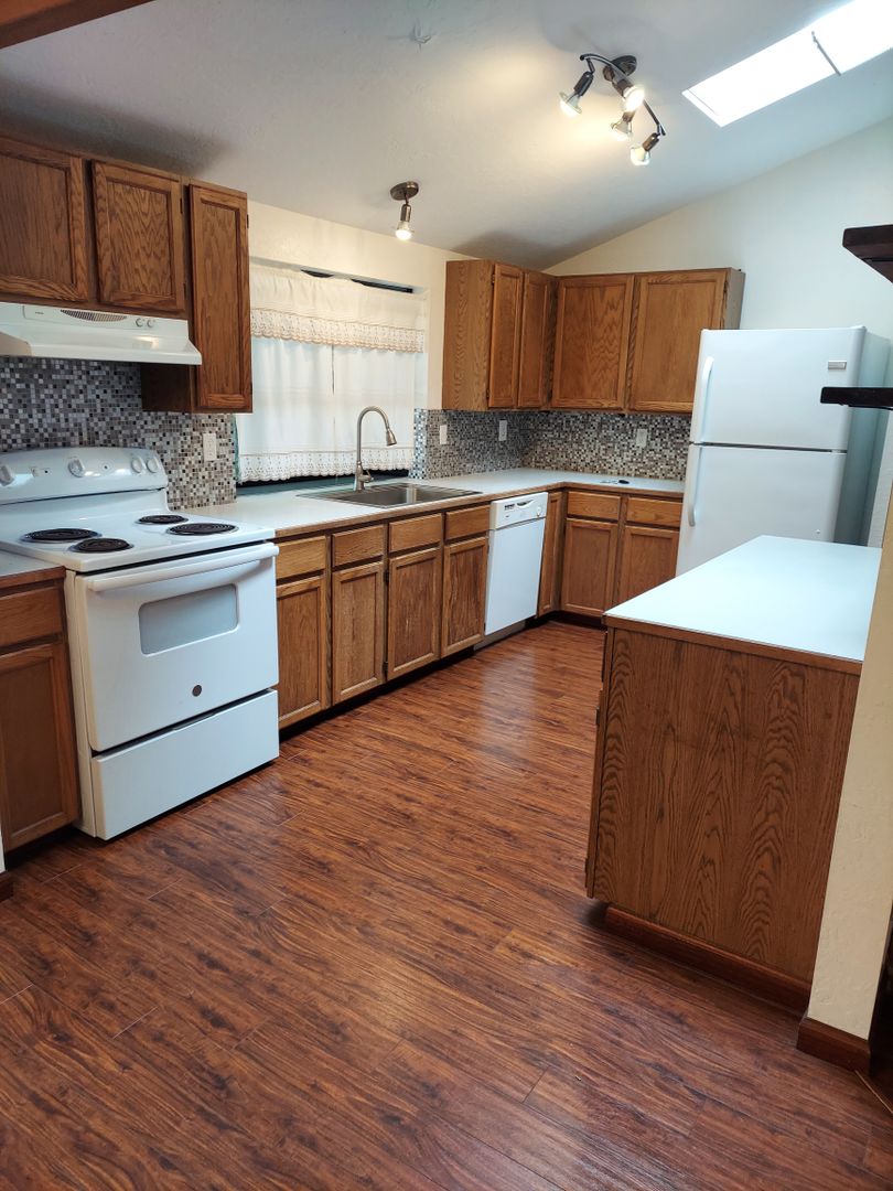 50 -54 NW Lopez Lane