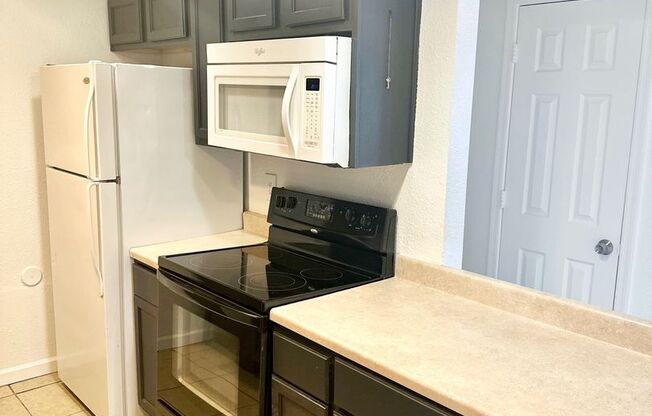 2 beds, 2 baths, 902 sqft, $1,195, Unit #140