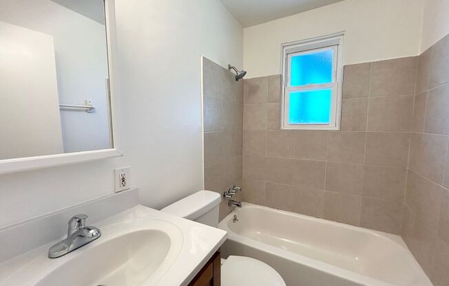 2 beds, 1 bath, $2,095, Unit 1403