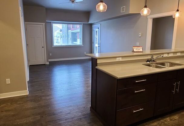 2 beds, 2 baths, $1,525, Unit 217