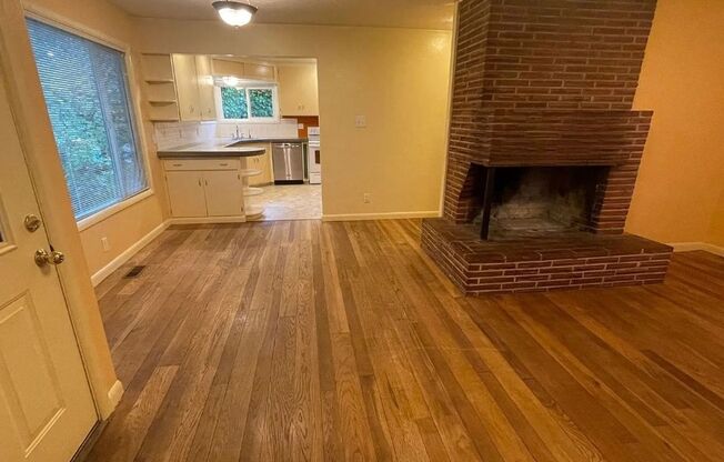 Charming 2 bedroom/1 bath Walking distance to Squalicum Park and Elizabeth Park — just half a block from Columbia Elementary!