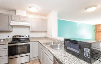 Charming 1-Bedroom Condo in Plaza de Monaco – Prime Southeast Denver Location with Resort-Style Amenities!
