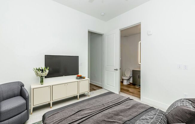 2 beds, 2 baths, 1,023 sqft, $2,153, Unit 384