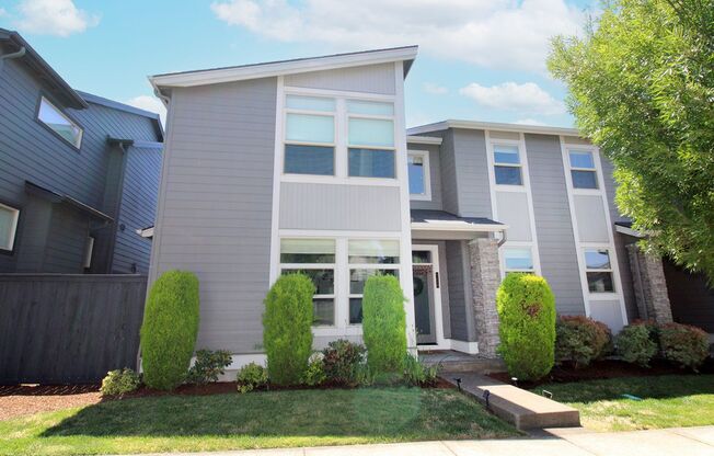 Gorgeous 4 Bed/2.5 Bath House in Recently Developed Hillsboro Community