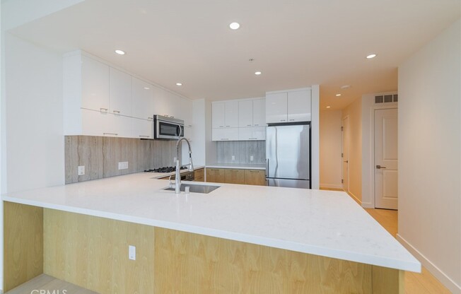 1 bed, 1 bath, 711 sqft, $2,800, Unit 1414