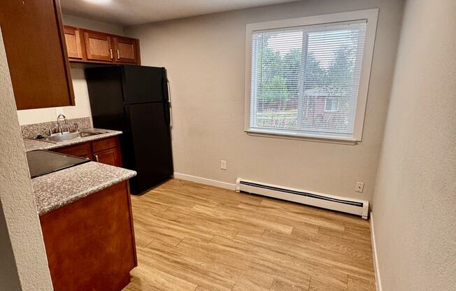 2 beds, 1 bath, 800 sqft, $1,275, Unit 10