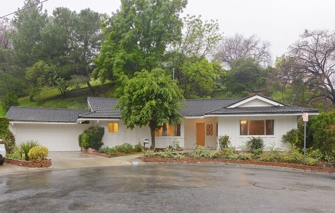 Stunning 3-Bedroom Home Nestled in the Tranquil Hills of Woodland Hills!